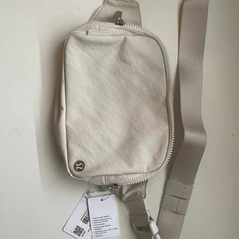 Lululemon everywhere belt bag large NWT